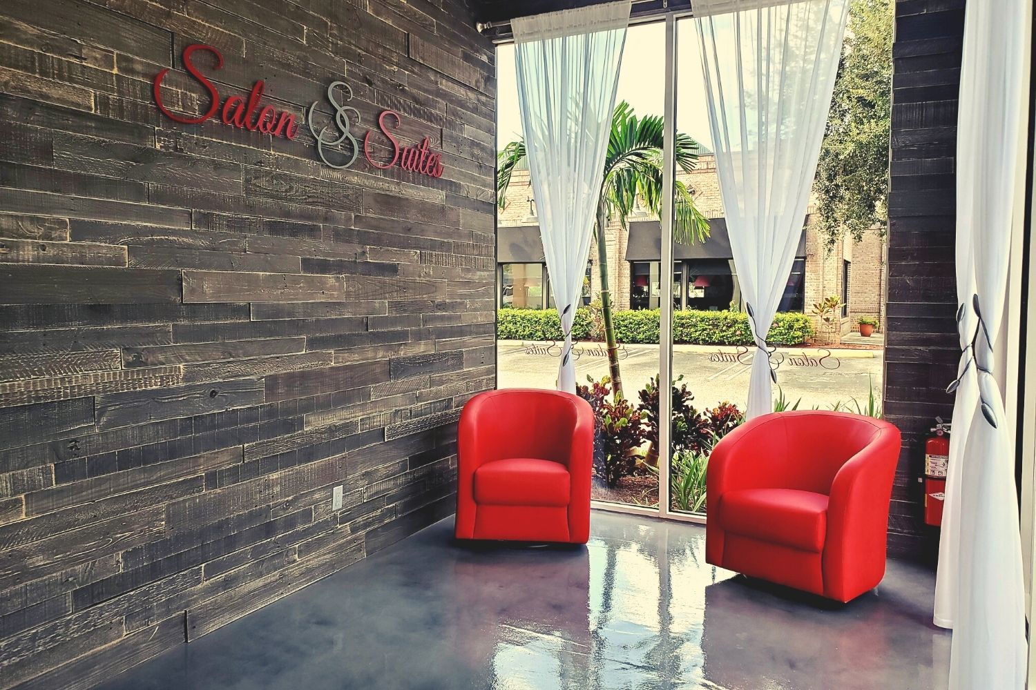 Salon Suites of Palm Beach interior photo