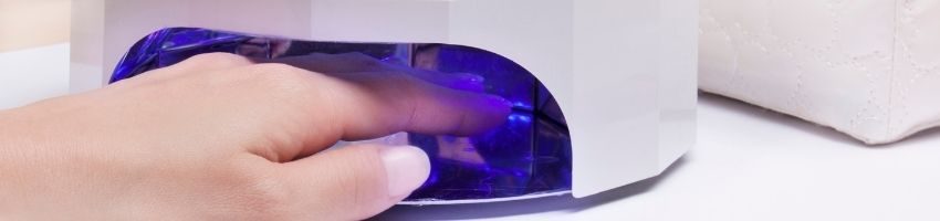 Jaanese gel nails are dried using a UV lamp.