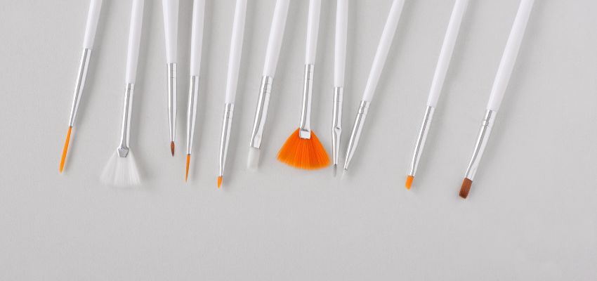 Nail art brushes come in different shapes, allowing nail artists to make more impressive and detailed nail art.