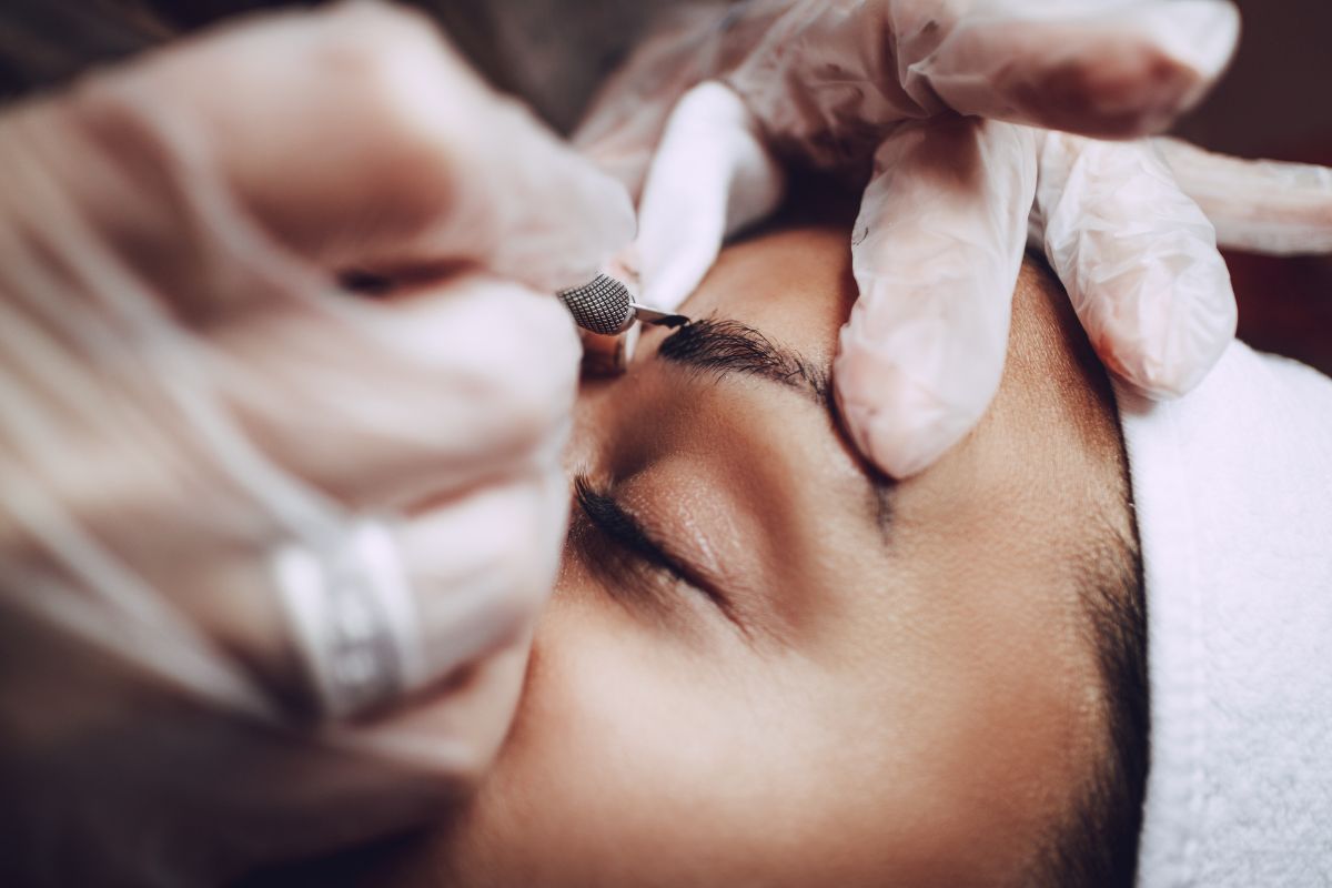 The woman decides to undergo microblading.