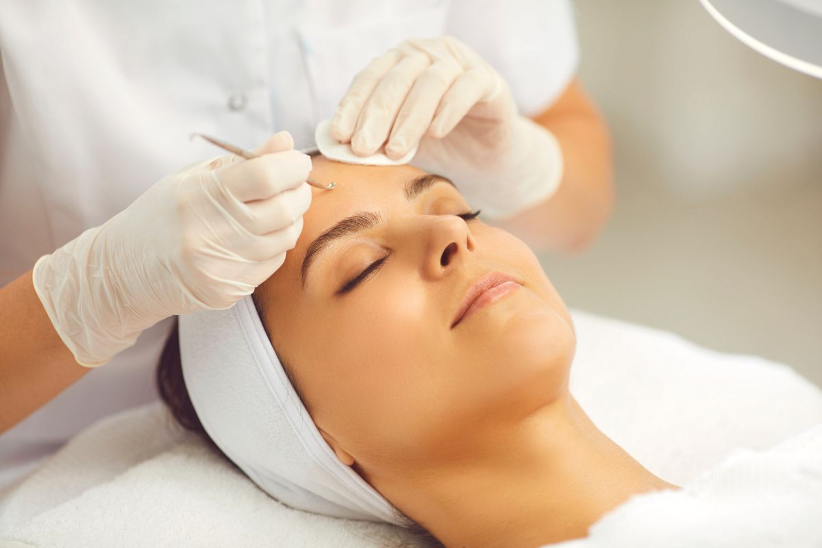 Best Facial for Aging Skin: Restore Youth and Glow Naturally